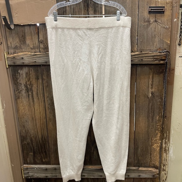 Victoria’s Secret pants with sparkles - Picture 4 of 7